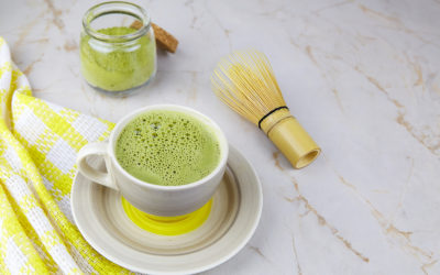 How to Make a Low-Carb Matcha Tea Latte with Almond Milk