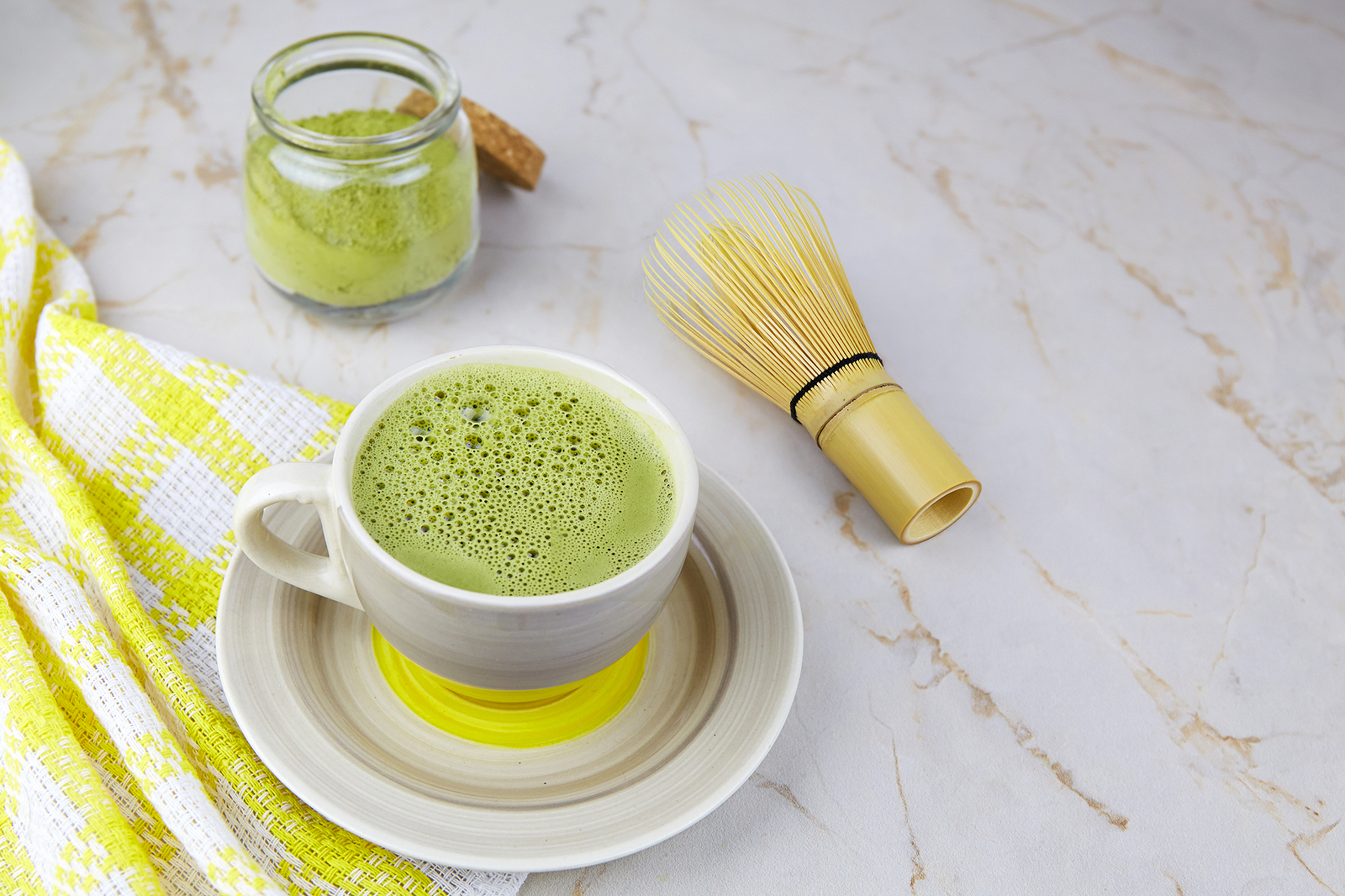 How To Make A Low-Carb Matcha Tea Latte With Almond Milk - Lovin' Low ...